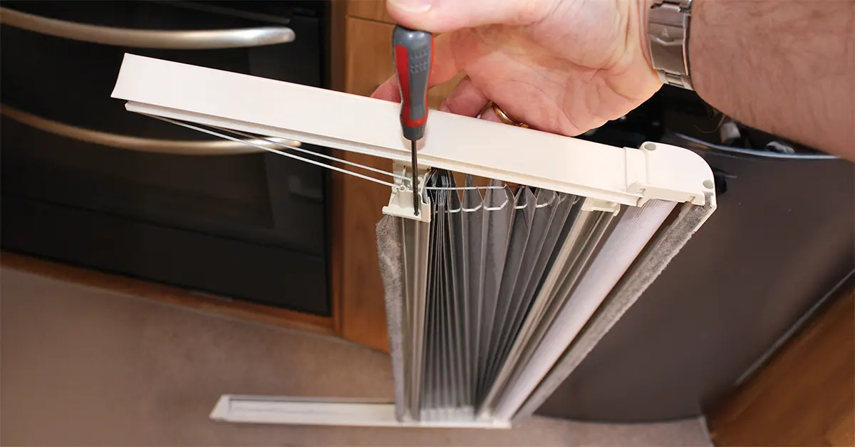 Plise Perde Tamiri Nasıl Yapılır? - Fenster Systems - Sineklik ve Plise Perde Sistemleri